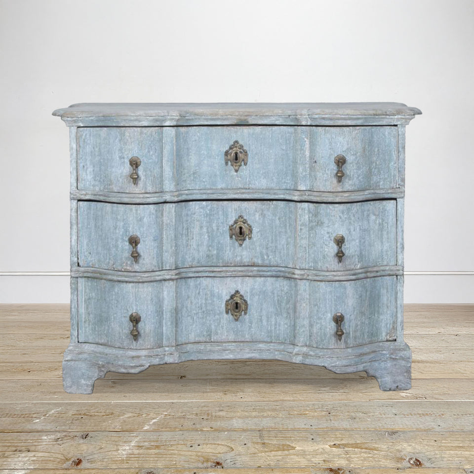 18thC French Serpentine Commode