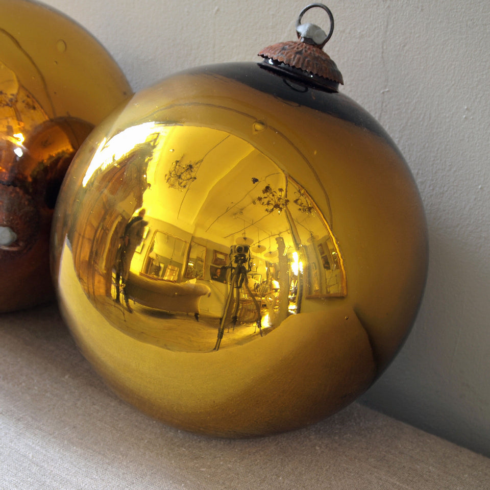 Golden Witches Balls