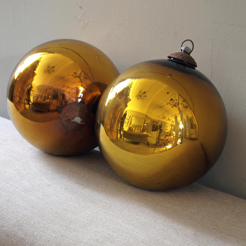 Golden Witches Balls