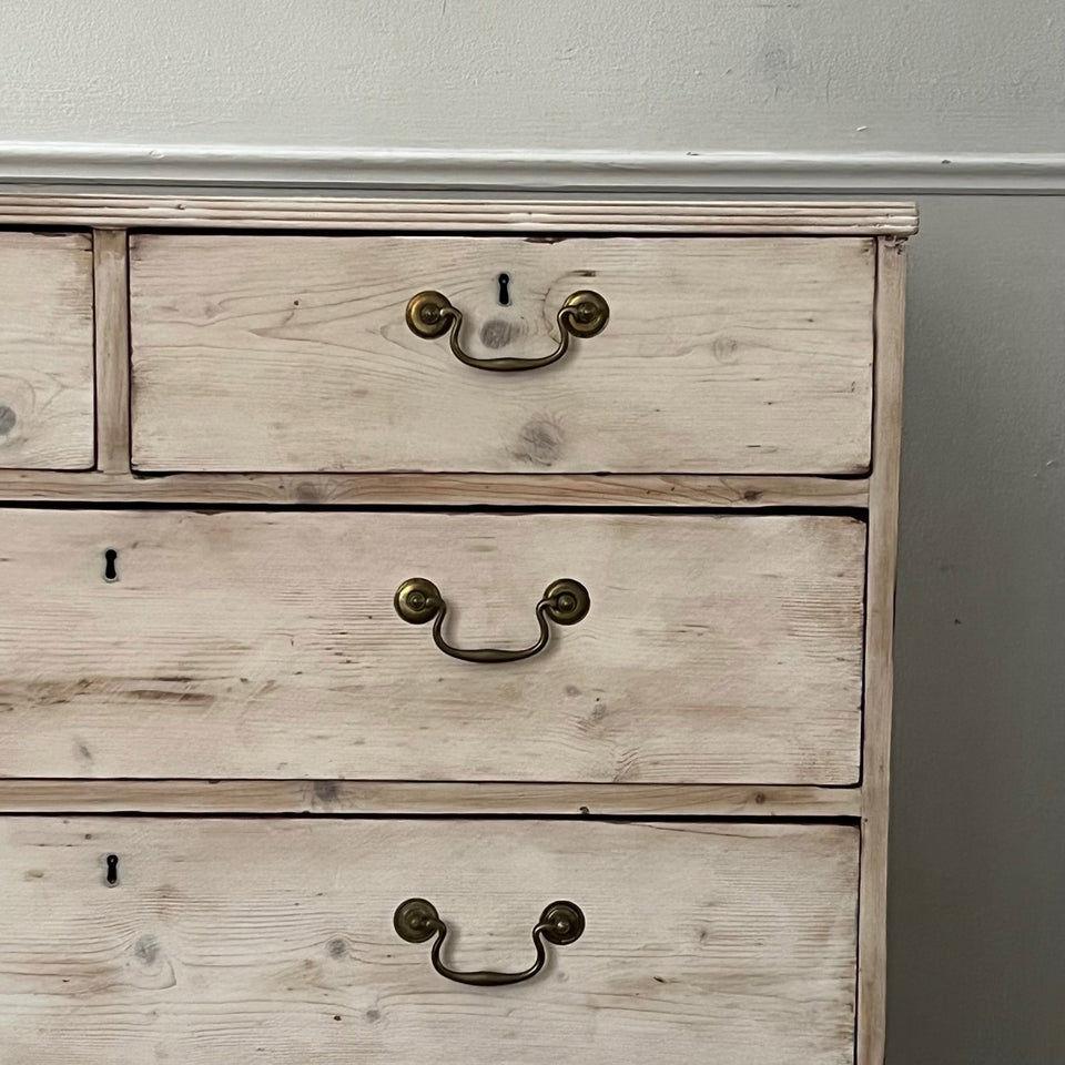 Georgian Chest of Drawers
